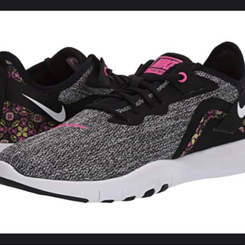 Nike TR9 athletic shoes